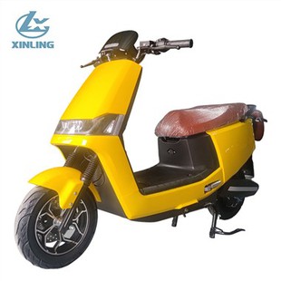 Moped tal-iskuter elettriku